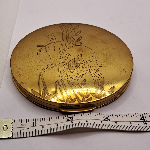 Vntage American Gold Tone Deer design Compact, 1950’s - Picture 2 of 9